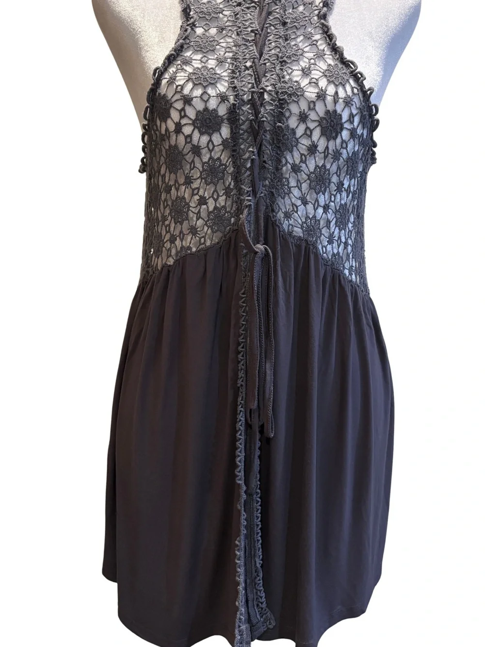 POL Gray Crochet Lace Sleeveless Tunic Tank Top Tie Front Boho Size Small